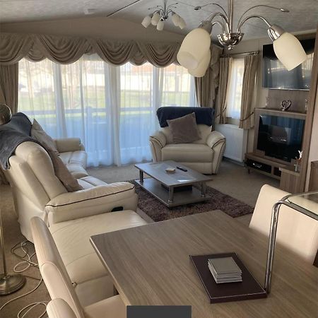 2 Bed, 2 Bath Lodge Style Caravan With Hot Tub & Private Garden At Patrington Haven Leisure Park Екстериор снимка